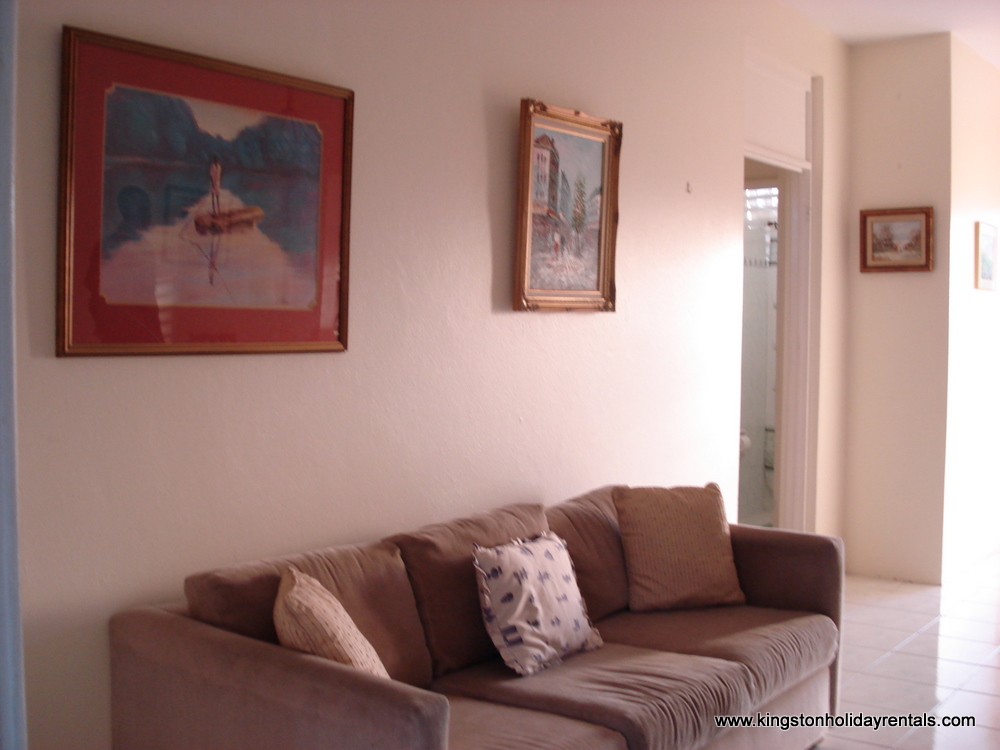 Living room with sofa bed | Kingston Holiday Rentals